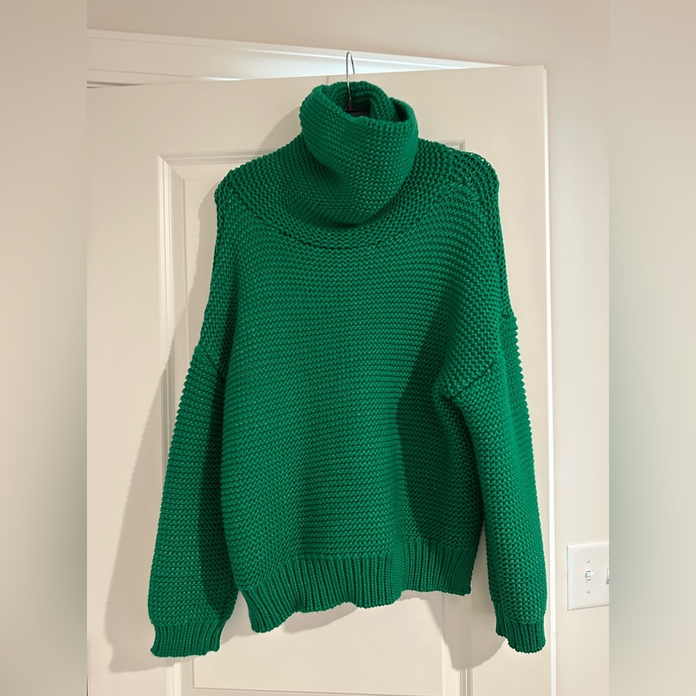 Vici Dolls, green sweater
Christmas sweater